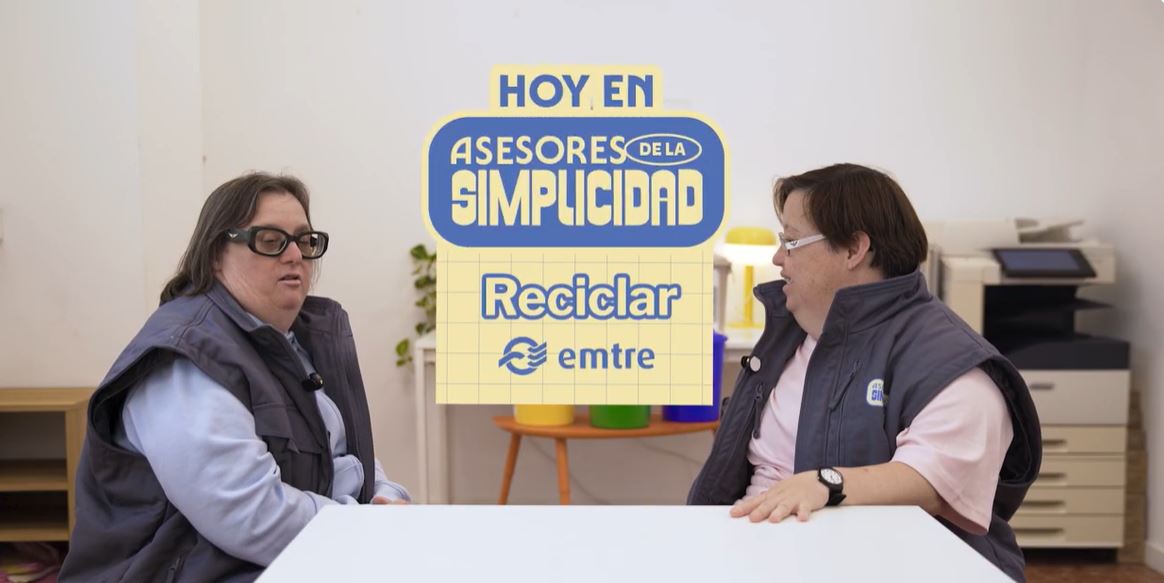 Foto de dos persones parlant